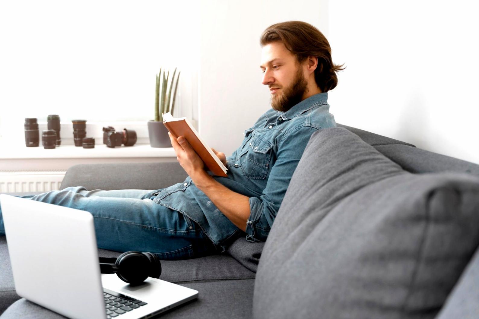 Team collaboration session at KindleFlux office